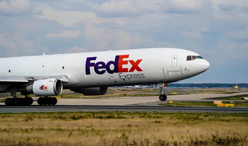 FedEx Faces Challenges as Insider Trading Signals Confidence